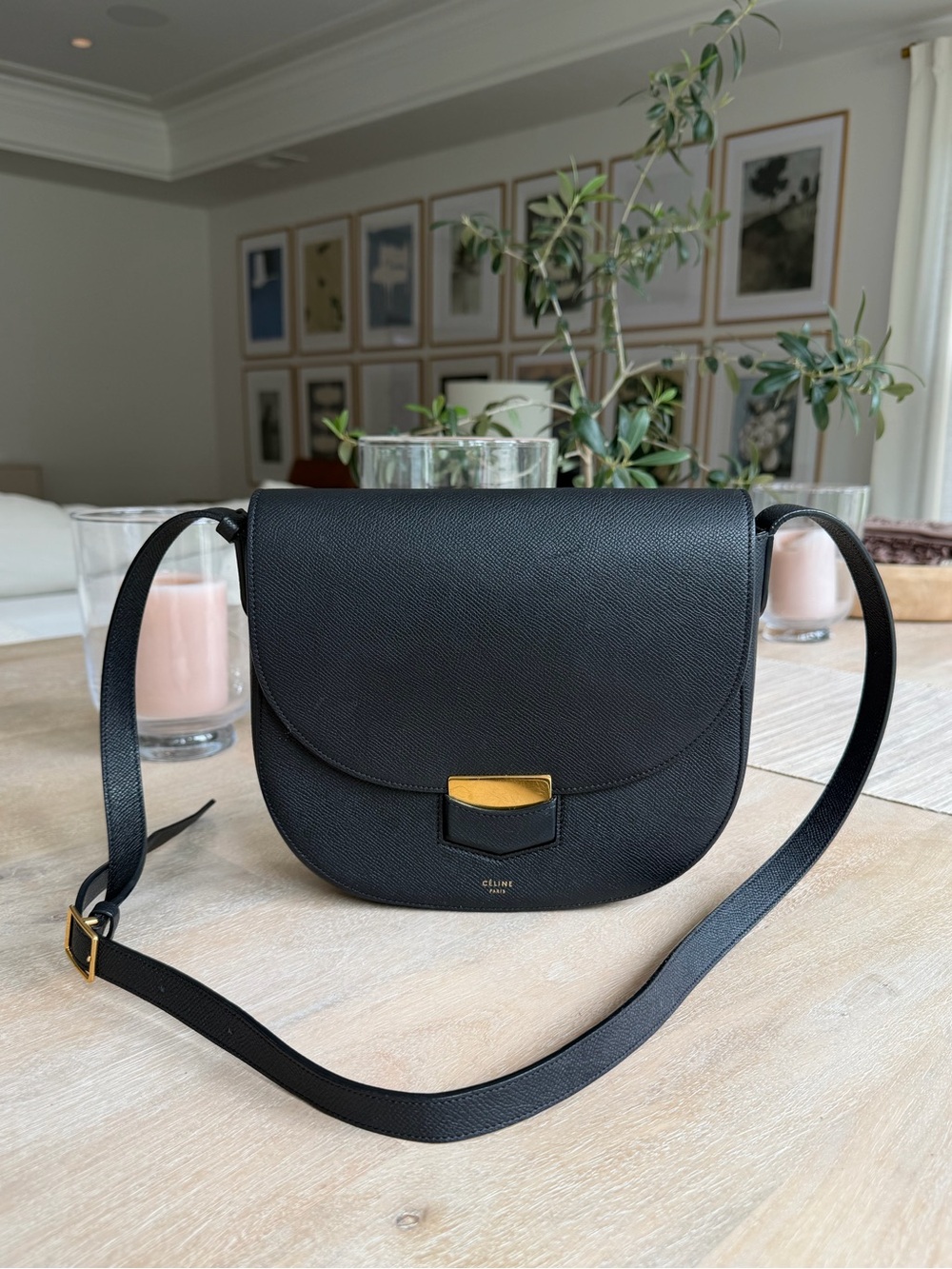 Céline Medium Trotteur Crossbody Bag
Black Grained Calfskin | Phoebe Philo Era